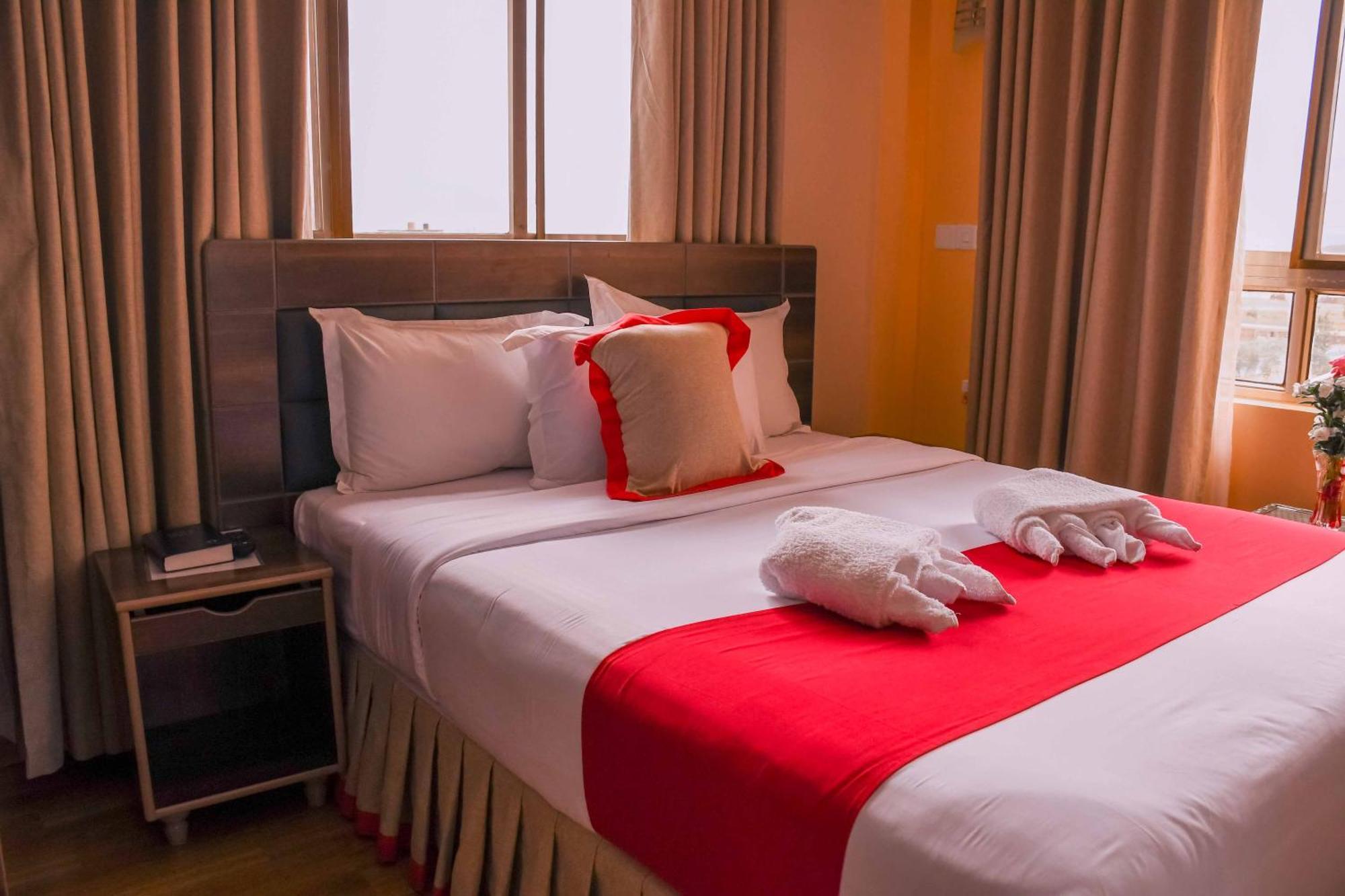 Buraha Zenoni Hotel And Resort Накуру Экстерьер фото