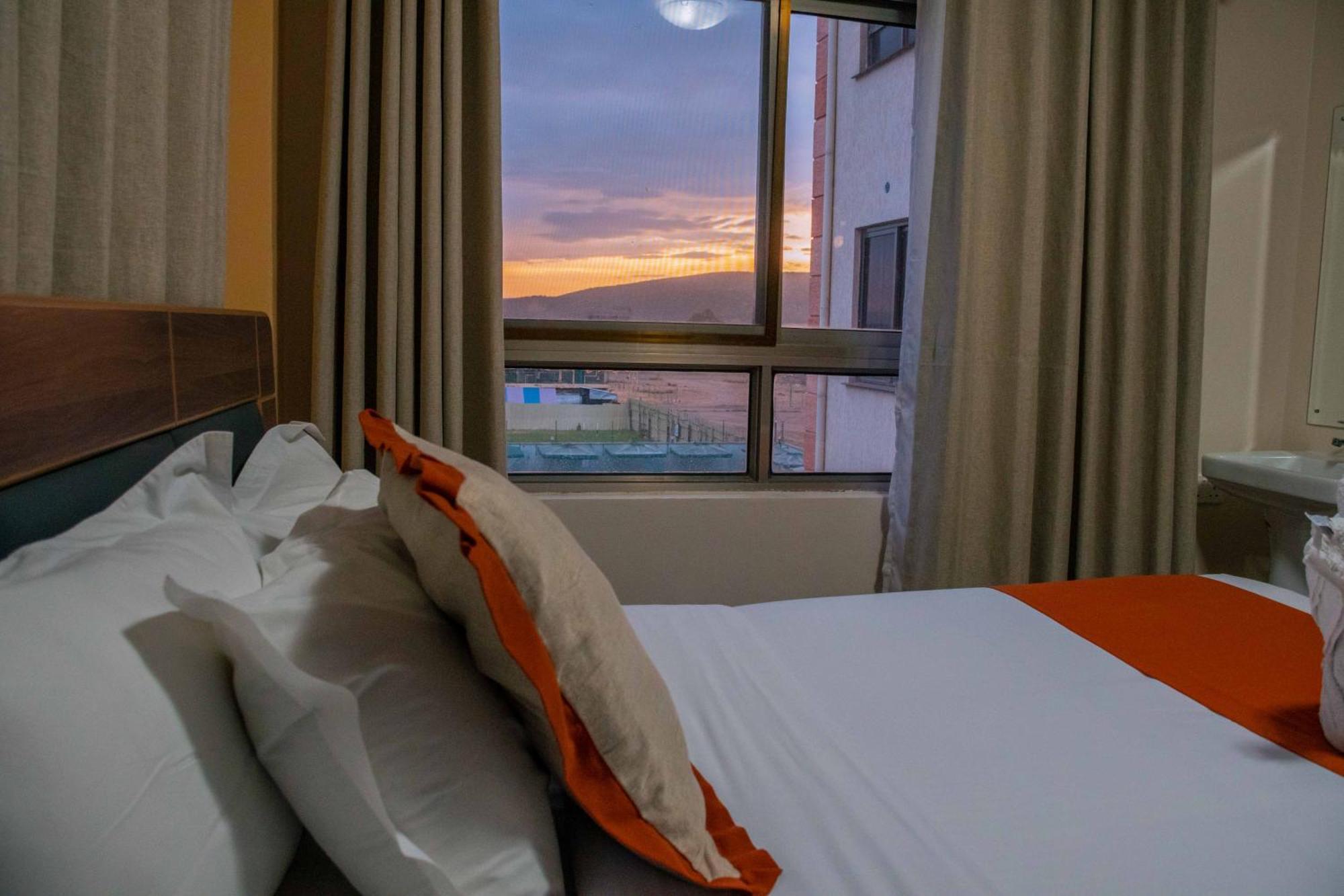 Buraha Zenoni Hotel And Resort Накуру Экстерьер фото