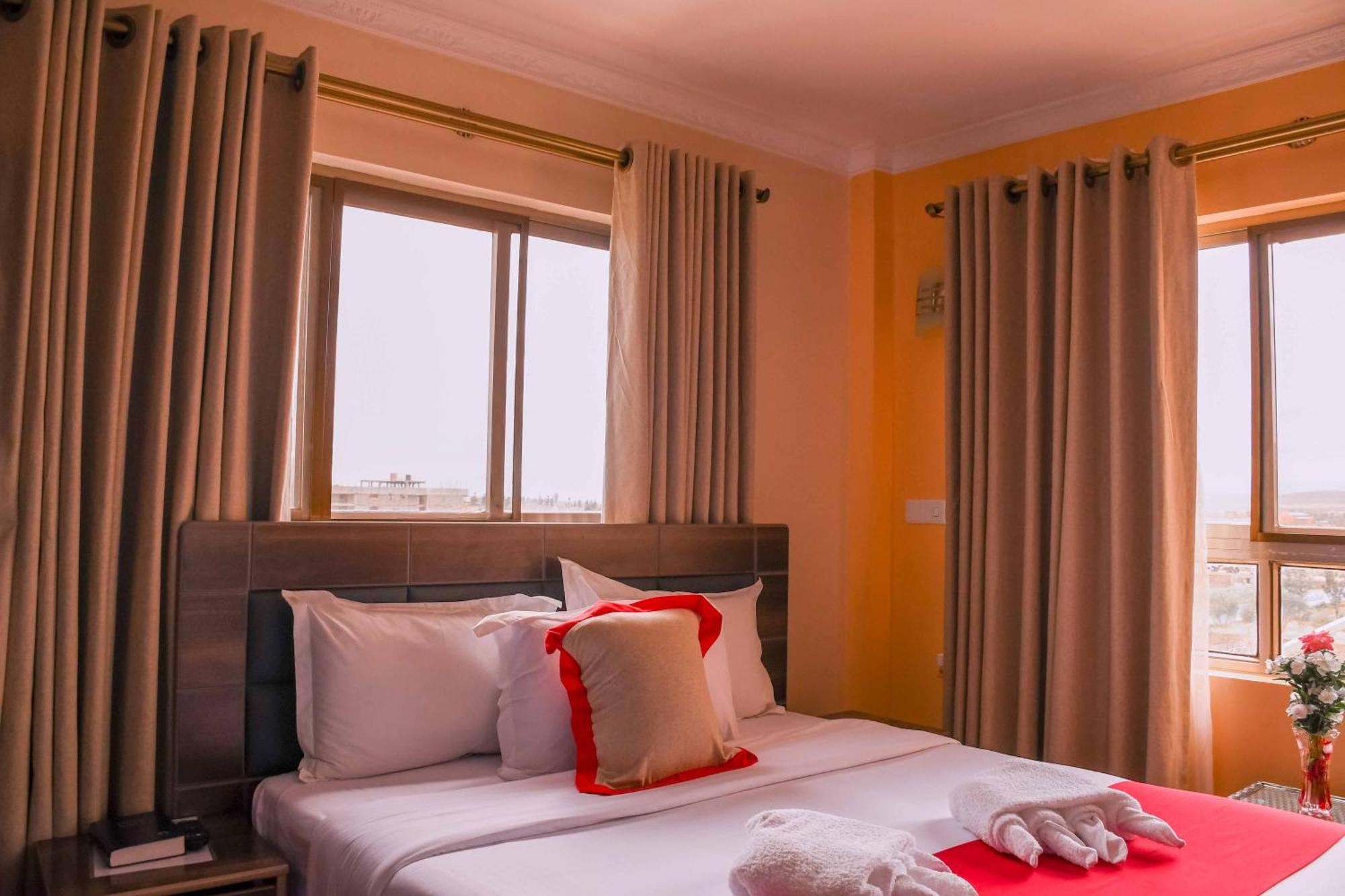 Buraha Zenoni Hotel And Resort Накуру Экстерьер фото