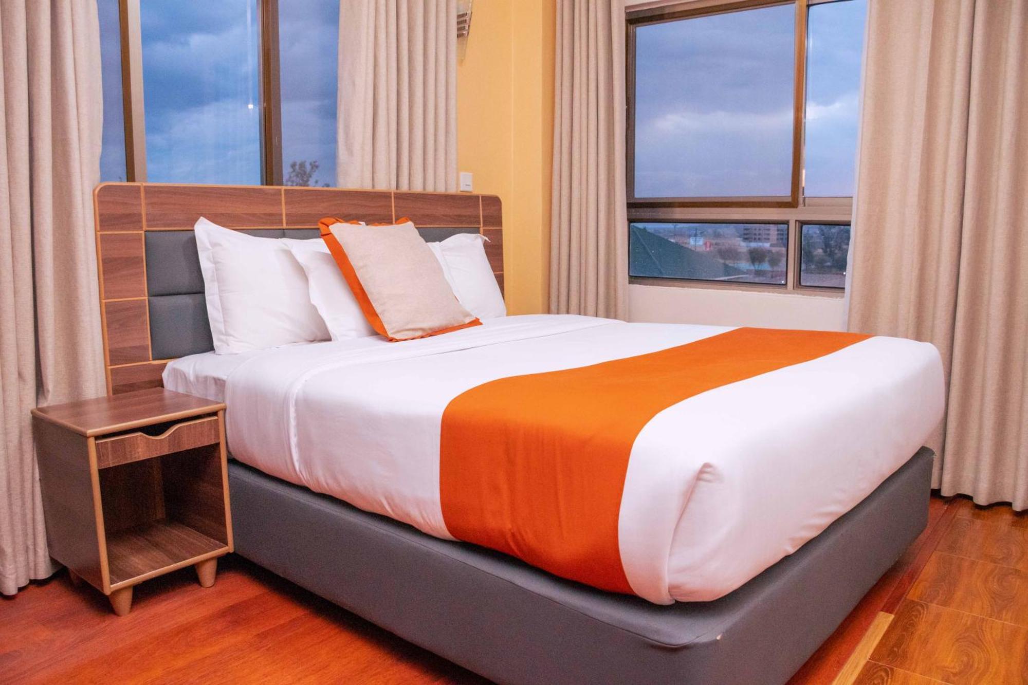 Buraha Zenoni Hotel And Resort Накуру Экстерьер фото