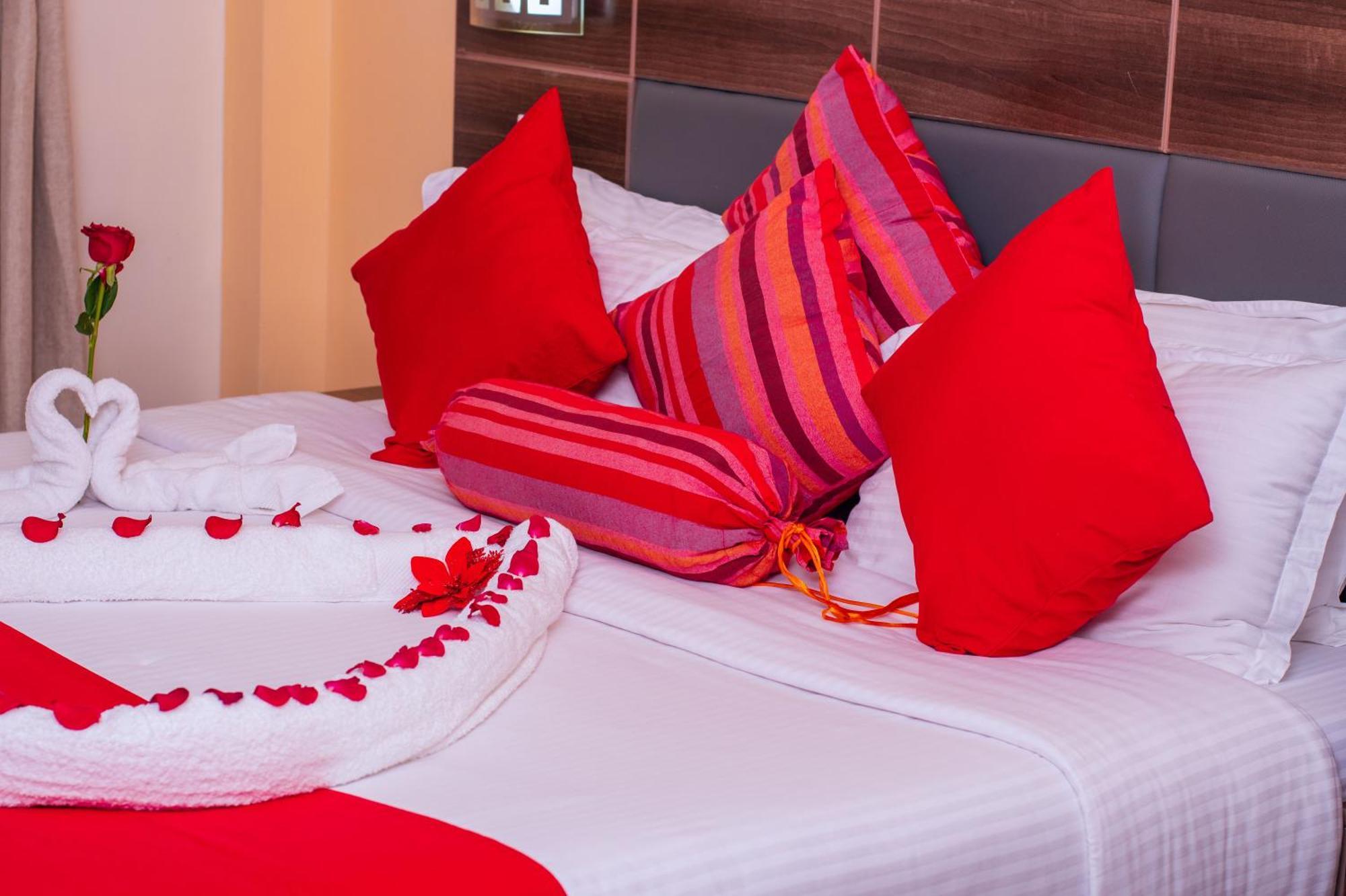 Buraha Zenoni Hotel And Resort Накуру Экстерьер фото