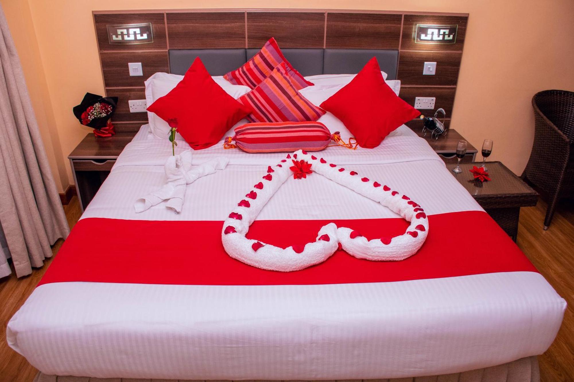 Buraha Zenoni Hotel And Resort Накуру Экстерьер фото