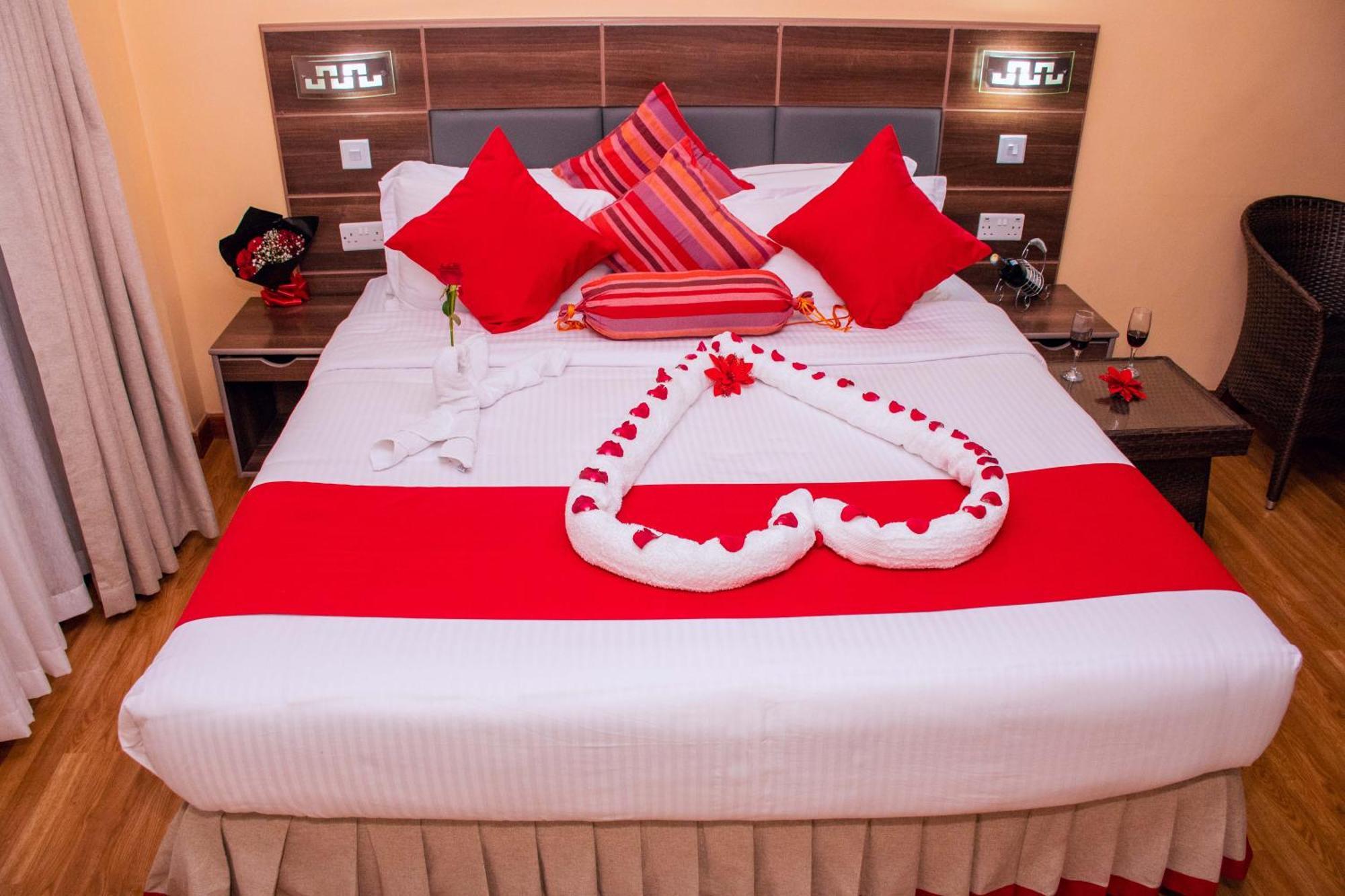 Buraha Zenoni Hotel And Resort Накуру Экстерьер фото