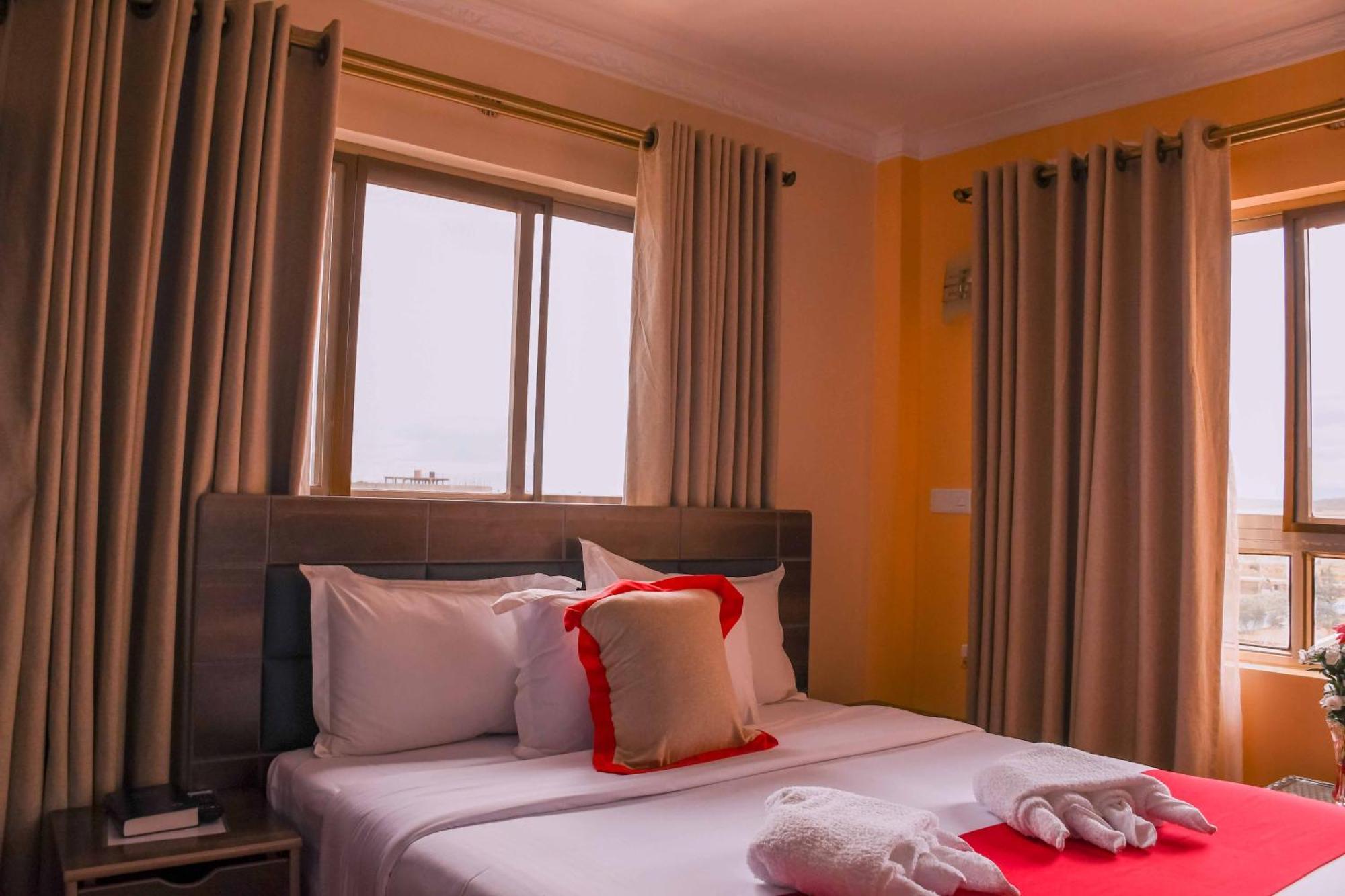 Buraha Zenoni Hotel And Resort Накуру Экстерьер фото
