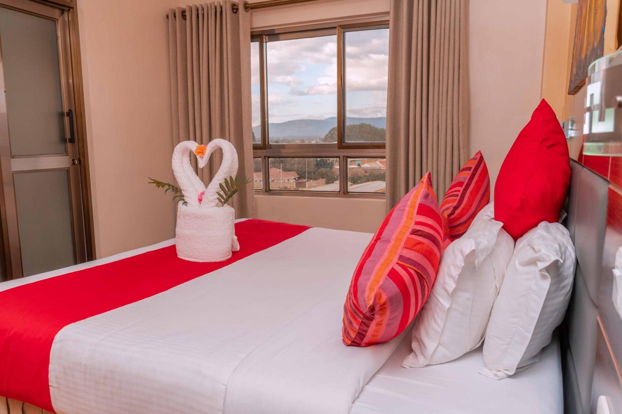 Buraha Zenoni Hotel And Resort Накуру Экстерьер фото