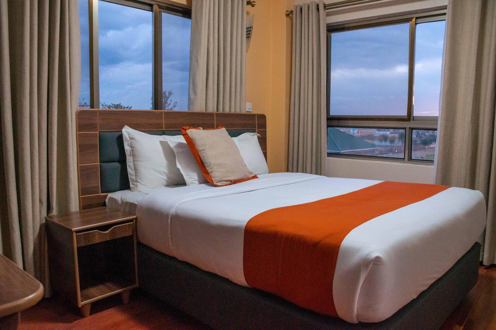 Buraha Zenoni Hotel And Resort Накуру Экстерьер фото