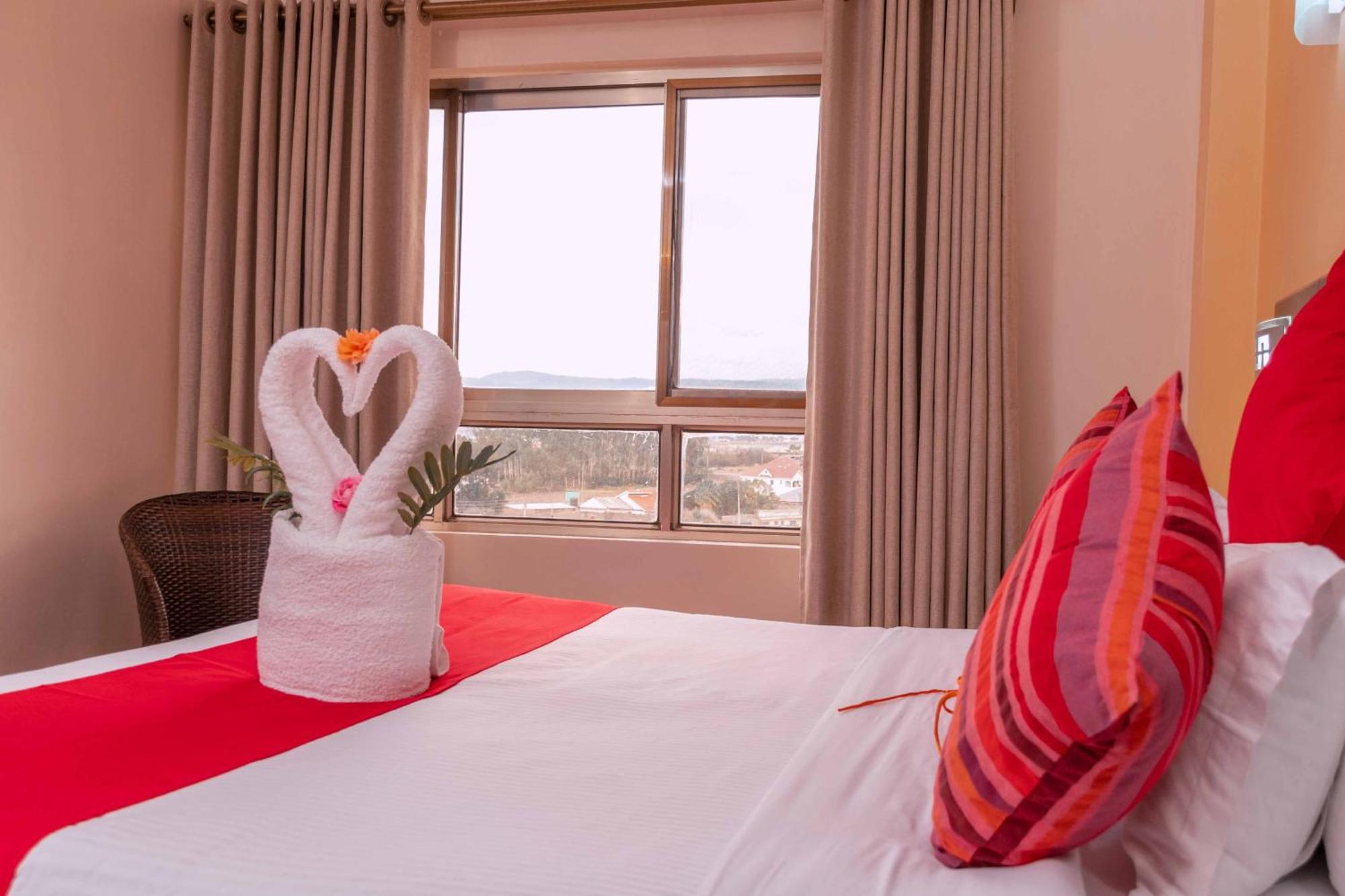 Buraha Zenoni Hotel And Resort Накуру Экстерьер фото
