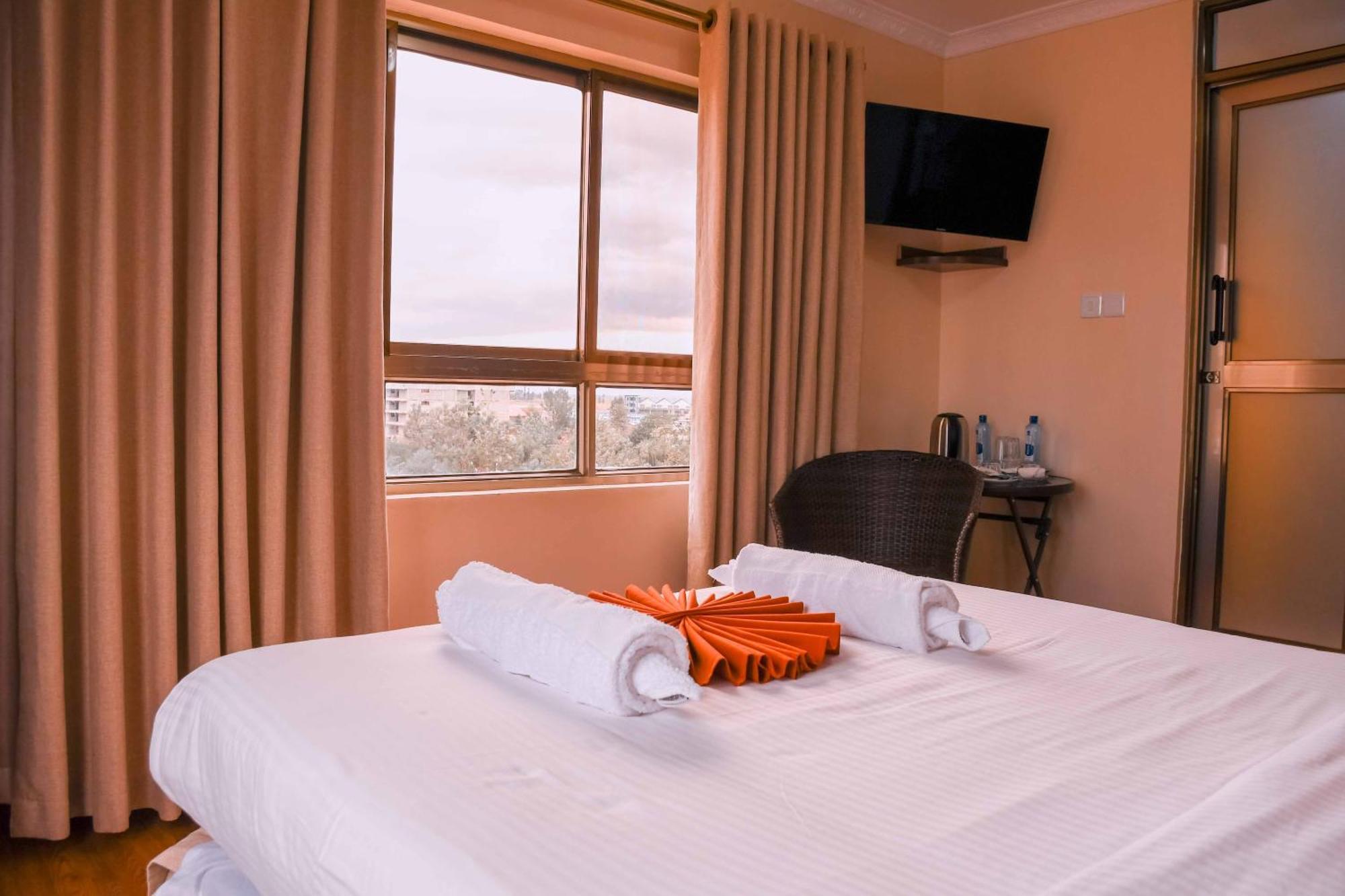 Buraha Zenoni Hotel And Resort Накуру Экстерьер фото