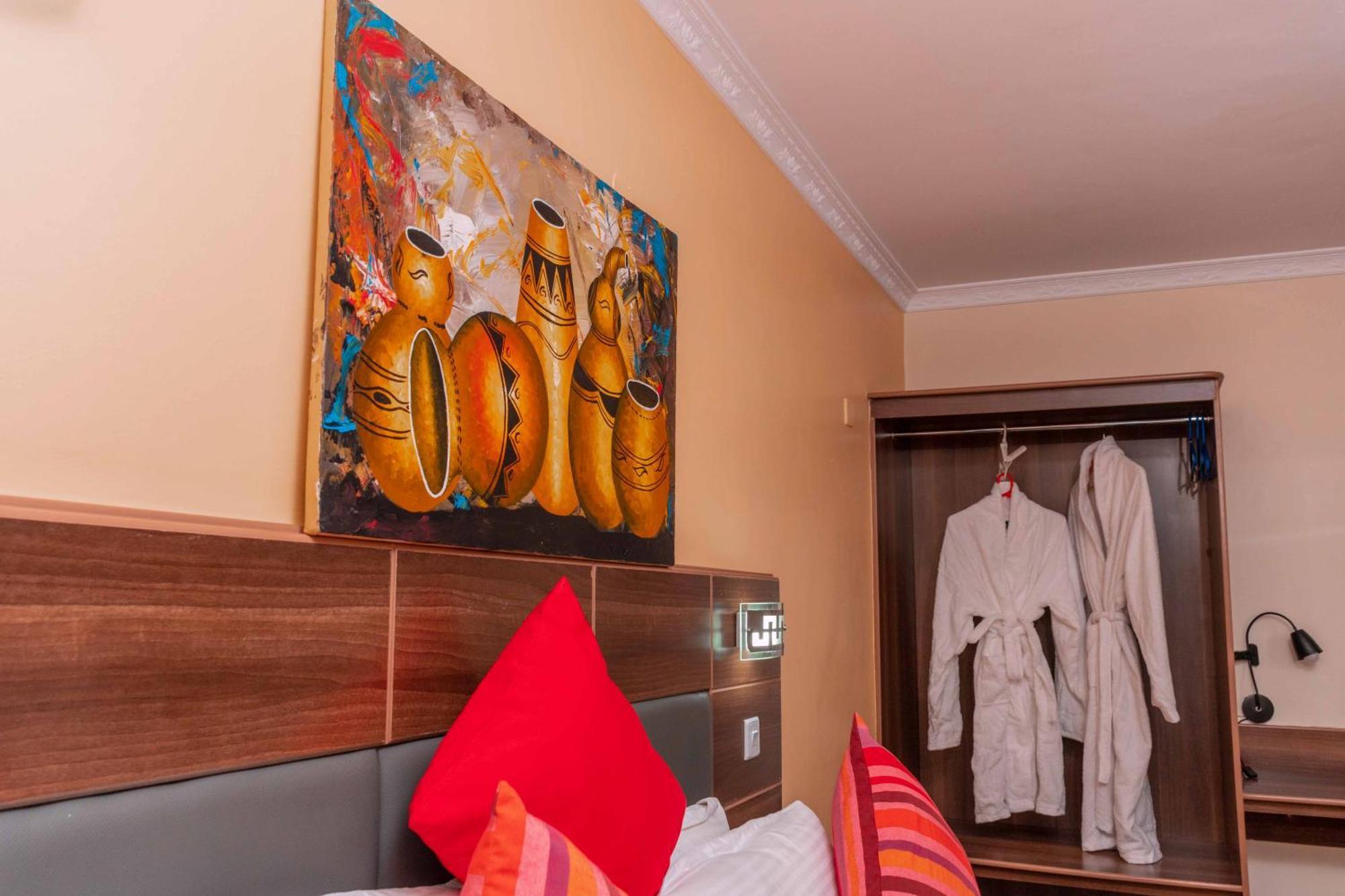 Buraha Zenoni Hotel And Resort Накуру Экстерьер фото
