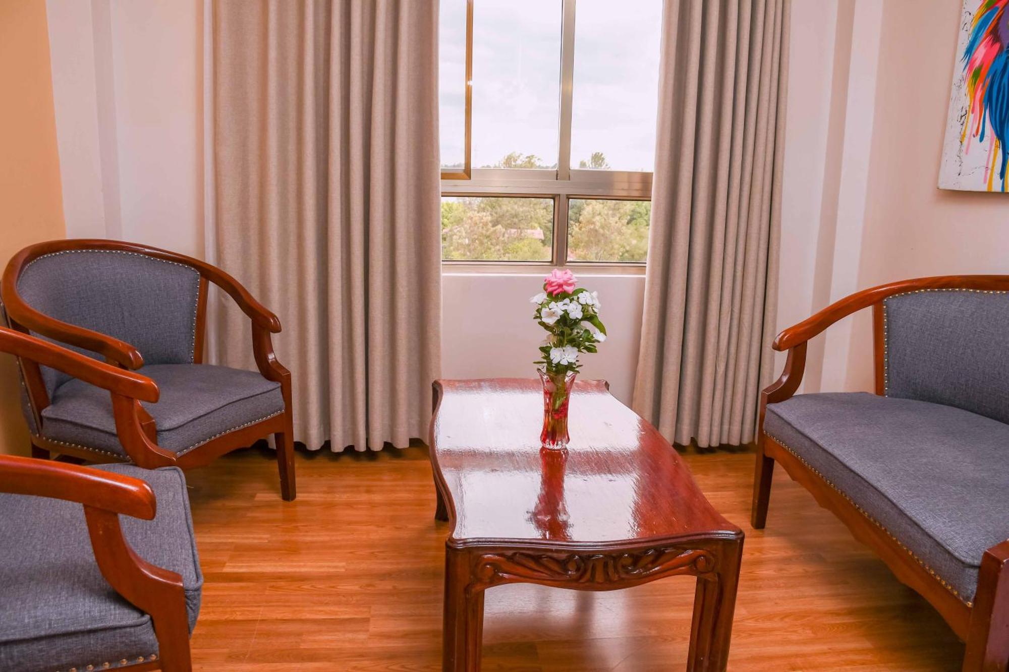 Buraha Zenoni Hotel And Resort Накуру Экстерьер фото