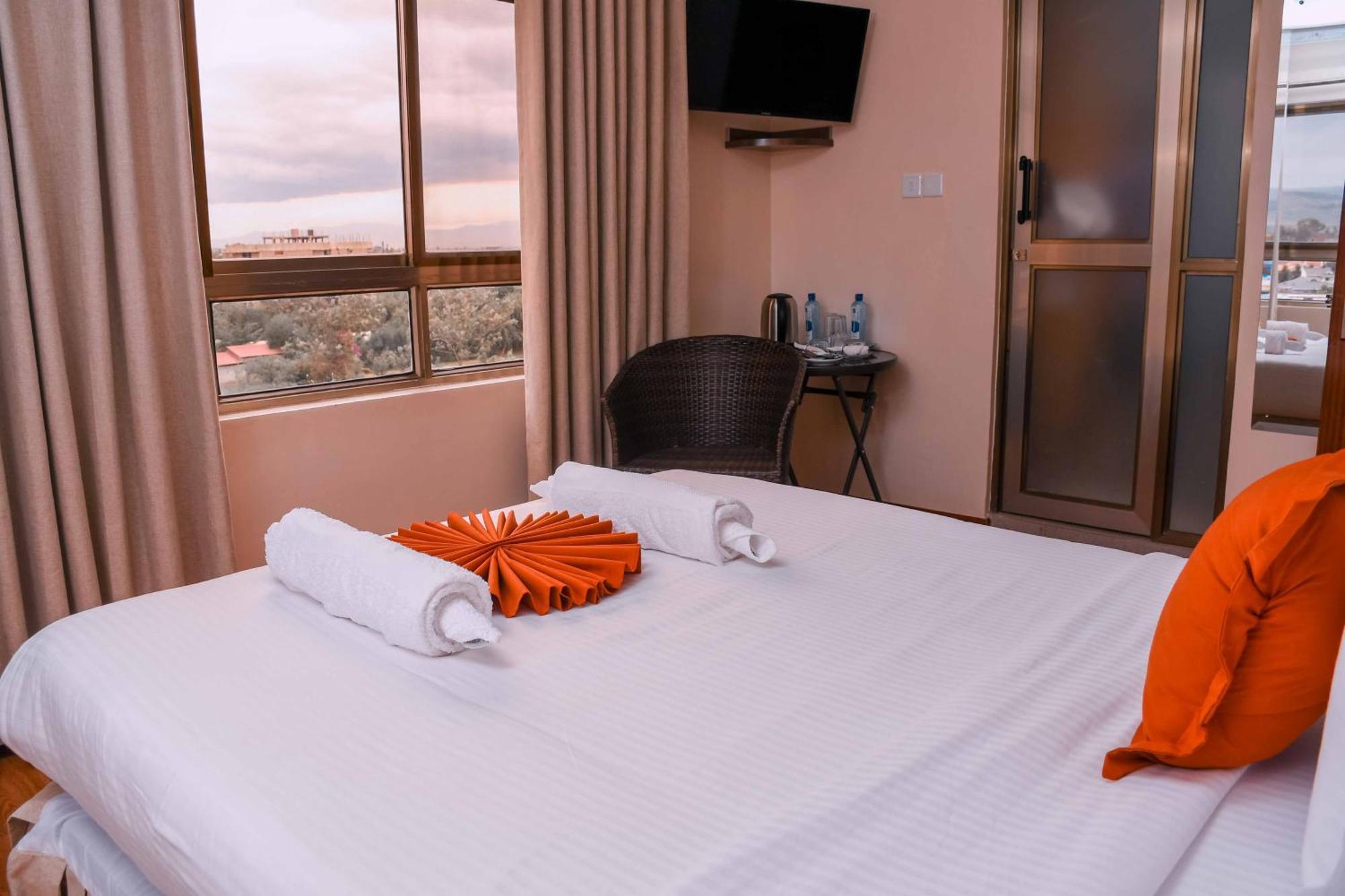 Buraha Zenoni Hotel And Resort Накуру Экстерьер фото