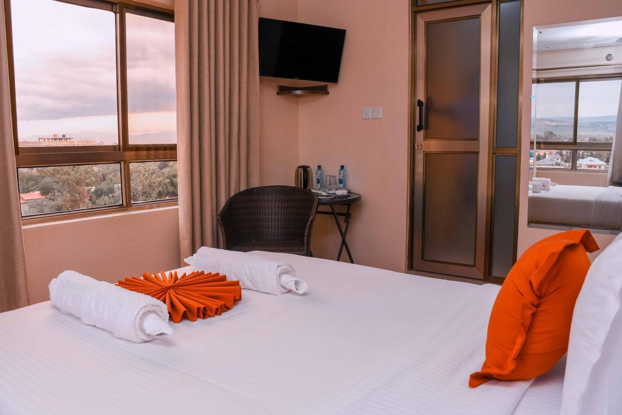 Buraha Zenoni Hotel And Resort Накуру Экстерьер фото