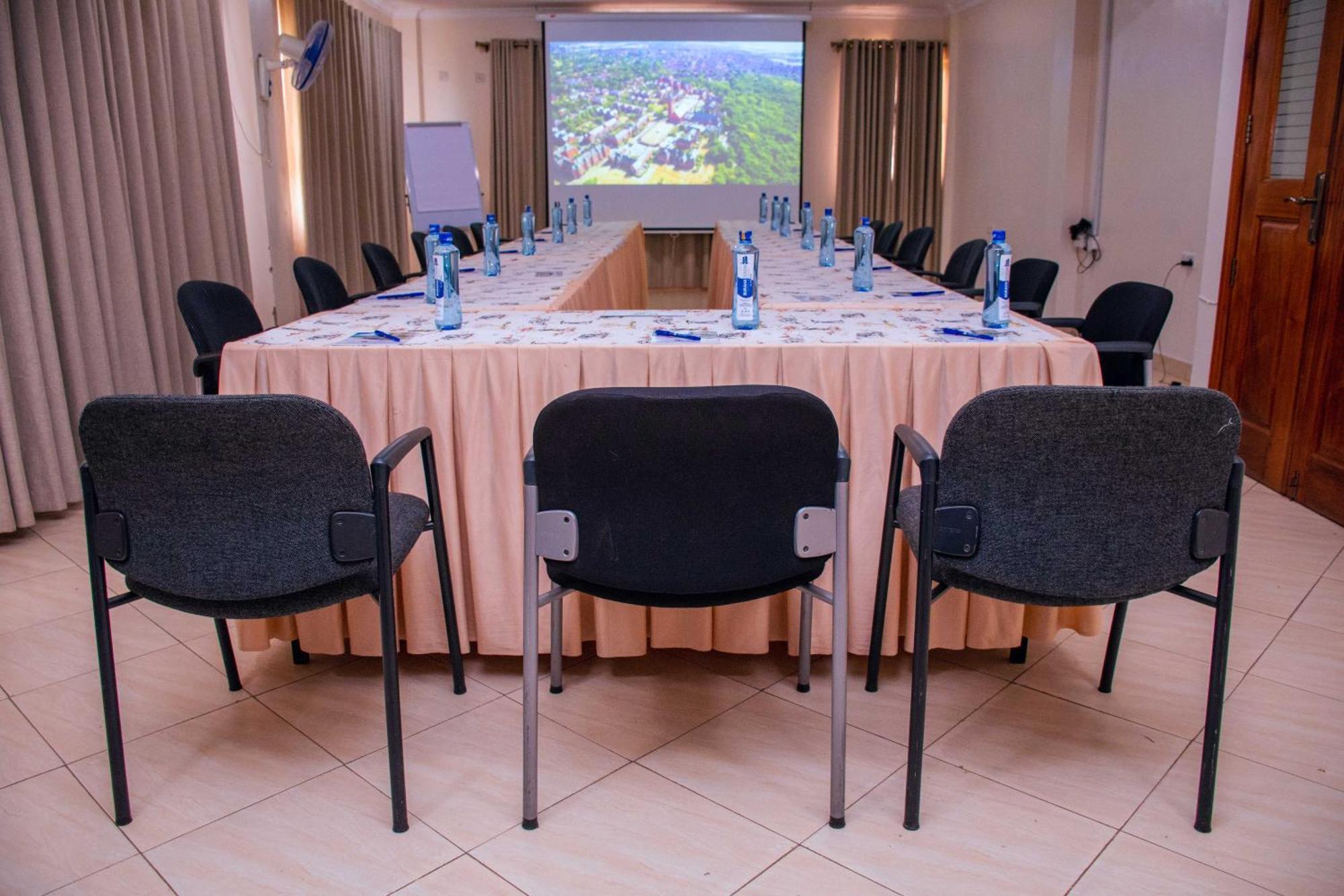 Buraha Zenoni Hotel And Resort Накуру Экстерьер фото