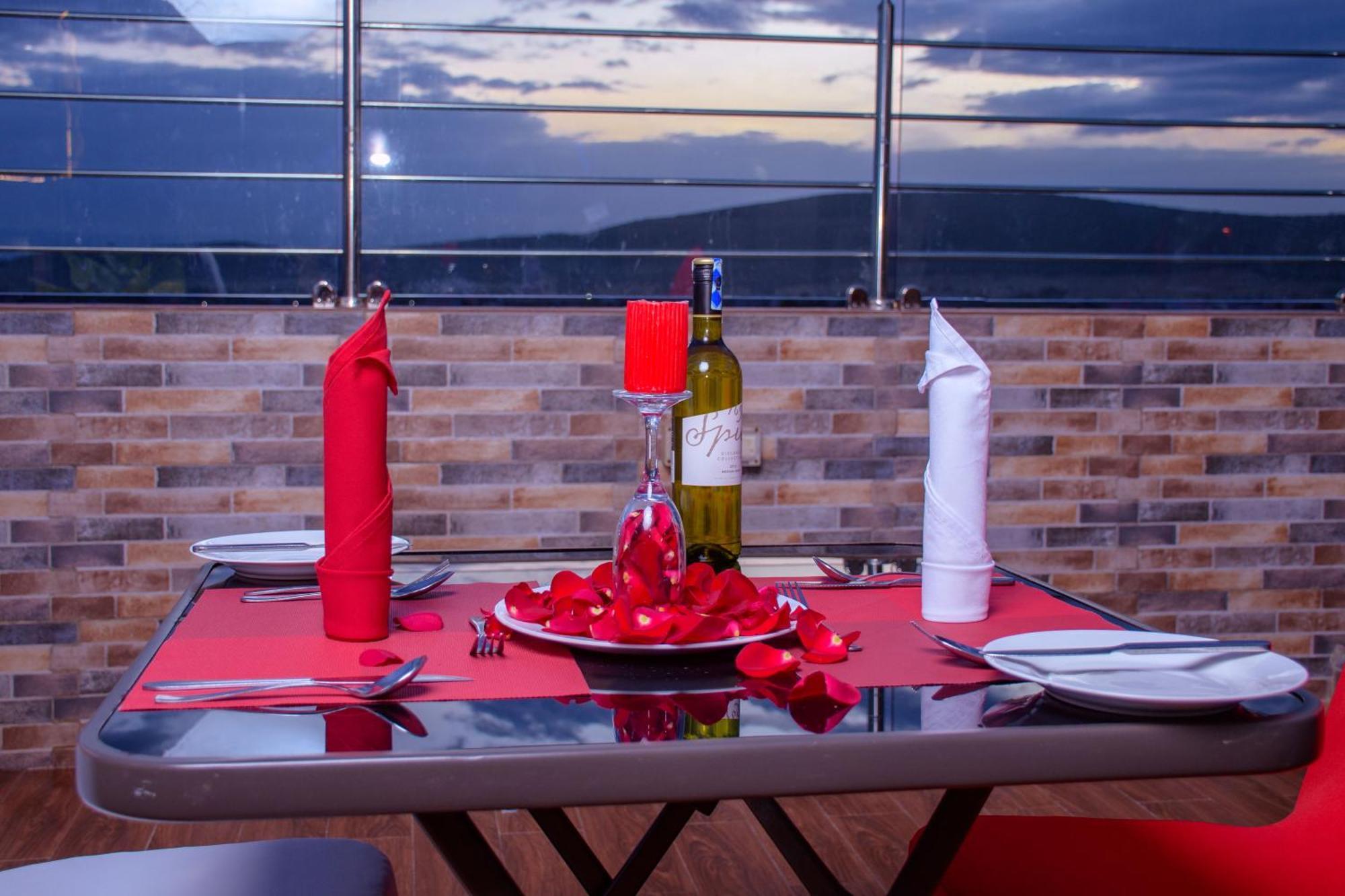Buraha Zenoni Hotel And Resort Накуру Экстерьер фото